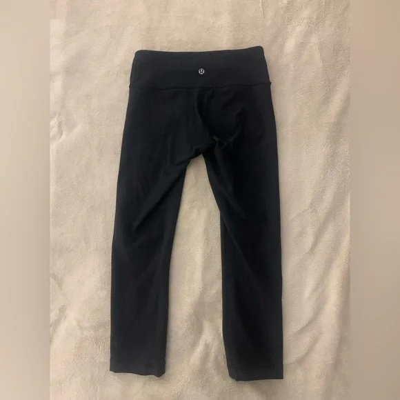 Lululemon Size 6 Capri Leggings Black Crop Blue Trim Size 4 - Picture 3 of 10